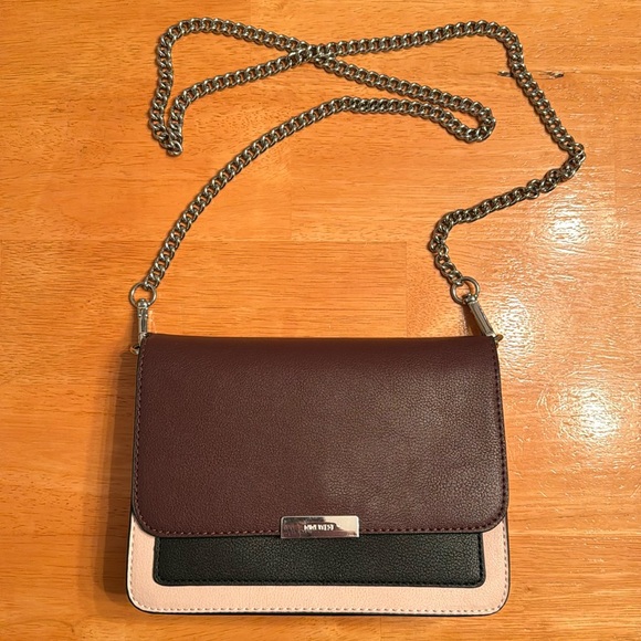 Like new Nine West purse in pale pink burgundy and black - Picture 2 of 12